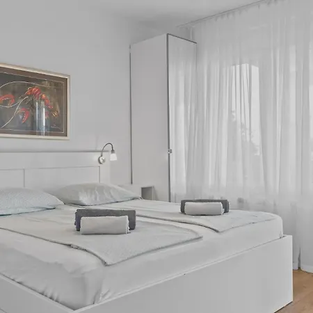 Petrinic-sea View & Pool By Guide