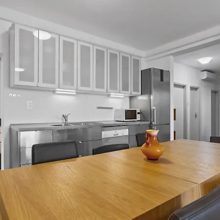 Petrinic-sea View & Pool By Guide Apartamento Pula